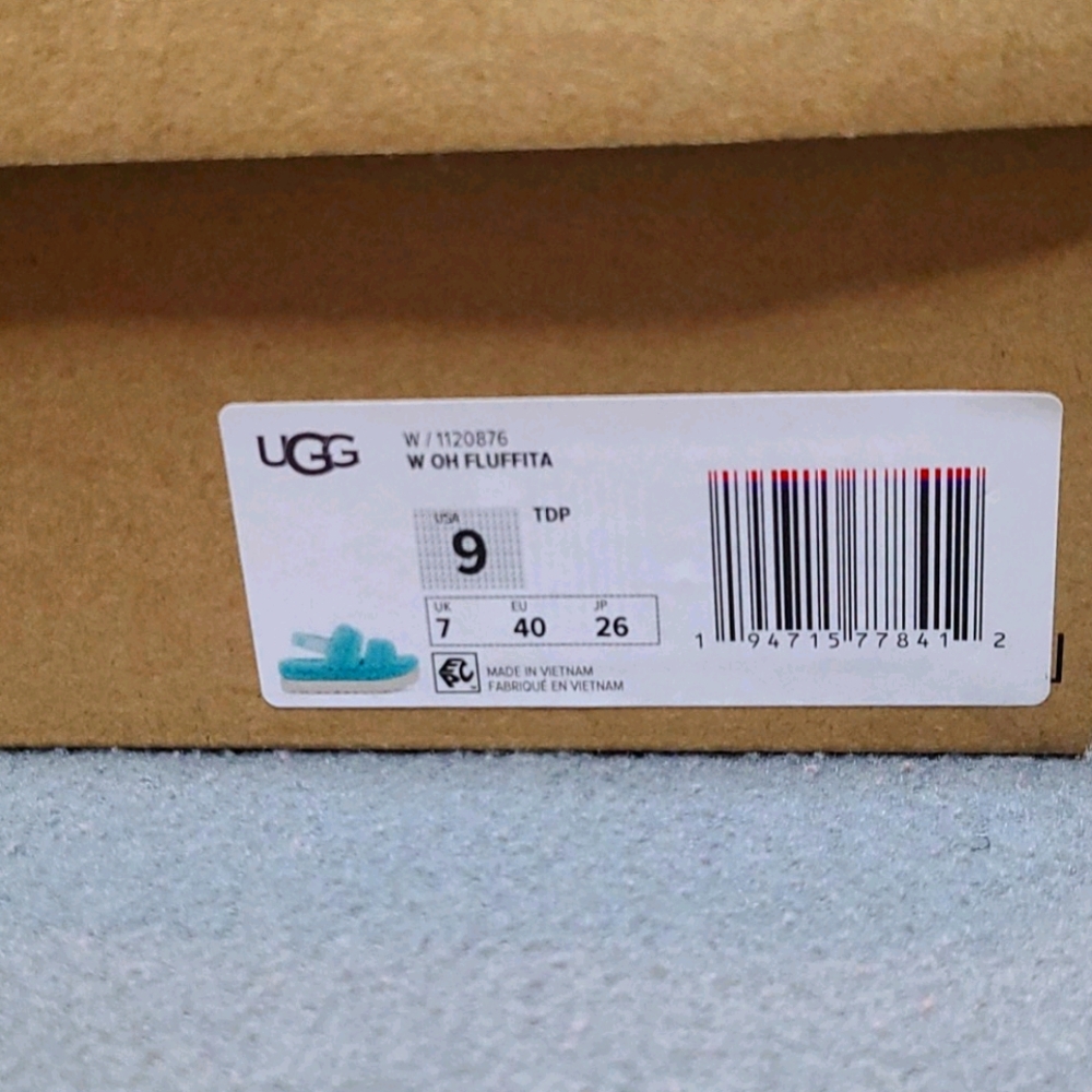 UGG Slippers - Picture 9 of 9